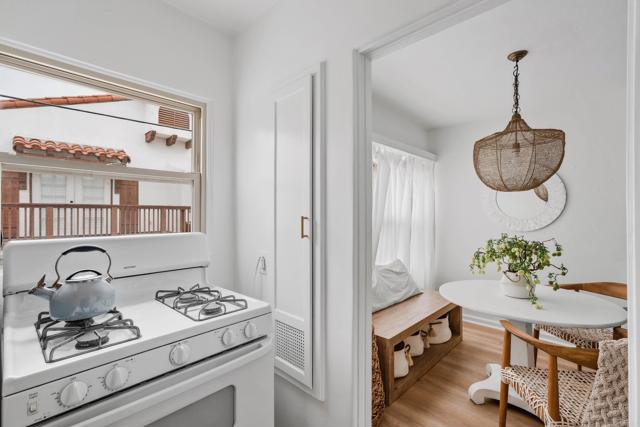251 Orange Avenue, Coronado CA: https://media.crmls.org/mediaz/5aee473d-b6ae-4263-a6f9-23b1543c5f2f.jpg
