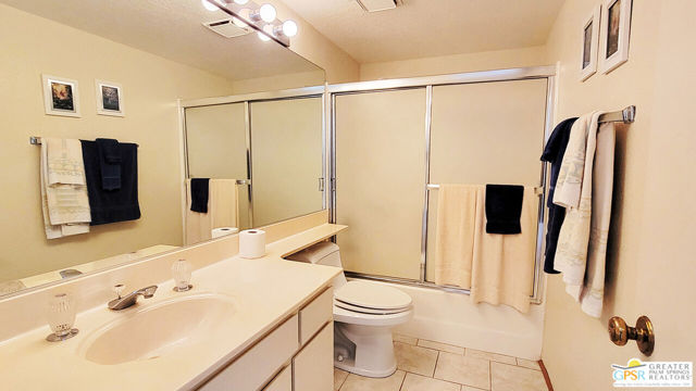 2700 E Mesquite Avenue, Palm Springs CA: https://media.crmls.org/mediaz/5aee7bd2-4c8f-400d-ba15-457abec5cf80.jpg