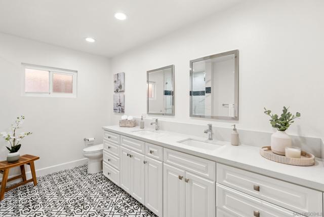 1918 Odell Cir, Vista CA: https://media.crmls.org/mediaz/5aee9884-21c2-4bf6-b65f-75e9a2160ea6.jpg