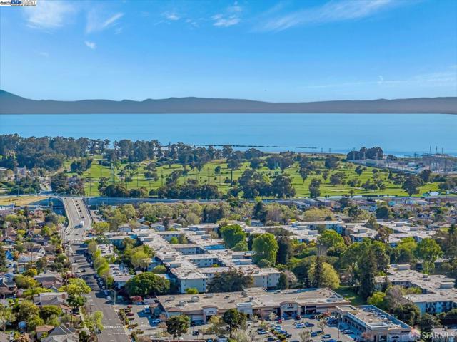 320 Peninsula Ave, San Mateo CA: https://media.crmls.org/mediaz/5aef294a-35c4-48fc-9ff1-a08df38e6629.jpg
