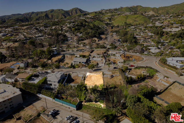 844 Las Lomas Avenue, Pacific Palisades CA: https://media.crmls.org/mediaz/5aef3399-e8be-451d-8685-a7b6d90e8b0e.jpg