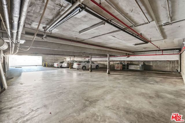 1031 N Laurel Avenue, West Hollywood CA: https://media.crmls.org/mediaz/5aef7196-2e8f-4c8d-9c3b-7301436cf1db.jpg