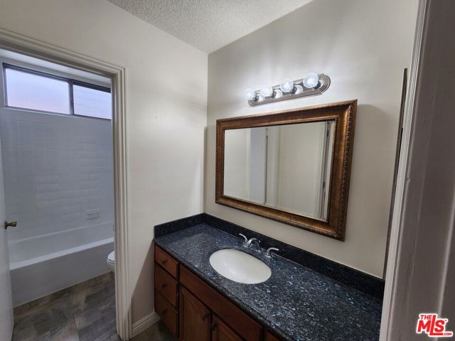 425 S Kenmore Avenue, Los Angeles CA: https://media.crmls.org/mediaz/5aefb601-da45-4730-b74b-08b46a1f8f82.jpg