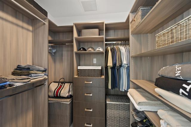 550 Front Street, San Diego CA: https://media.crmls.org/mediaz/5af00fba-3509-45af-b33f-9ac6a3b765ab.jpg