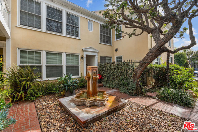 9645 W Olympic Boulevard, Beverly Hills CA: https://media.crmls.org/mediaz/5af13d7a-c549-4881-8b56-e29767ac9358.jpg