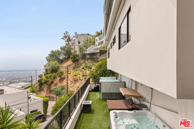 8514 Hillside Avenue, Los Angeles CA: https://media.crmls.org/mediaz/5af17e6c-c3bf-4f2a-b904-23633fc68cc1.jpg