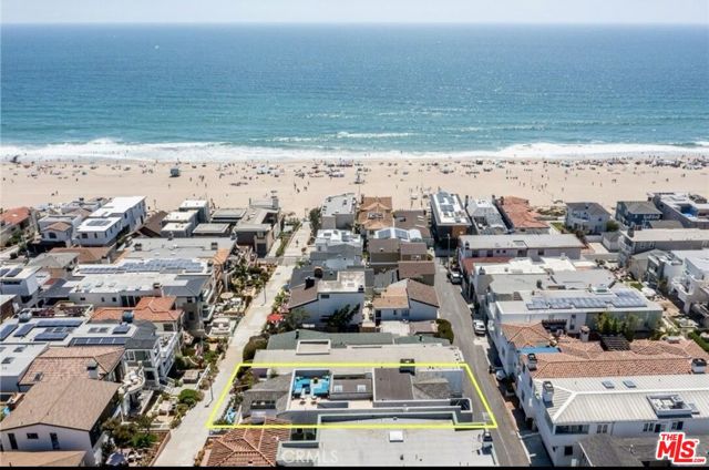 209 19th Street, Manhattan Beach CA: https://media.crmls.org/mediaz/5af19e91-f214-43b9-8853-6b9c9a64d872.jpg
