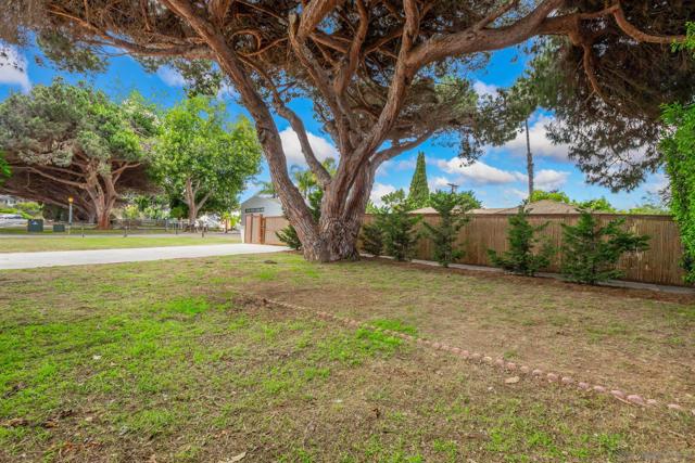 7940 La Jolla Shores Dr, La Jolla CA: https://media.crmls.org/mediaz/5af1d21c-2c39-48ca-a6bc-01e2bda6a44b.jpg