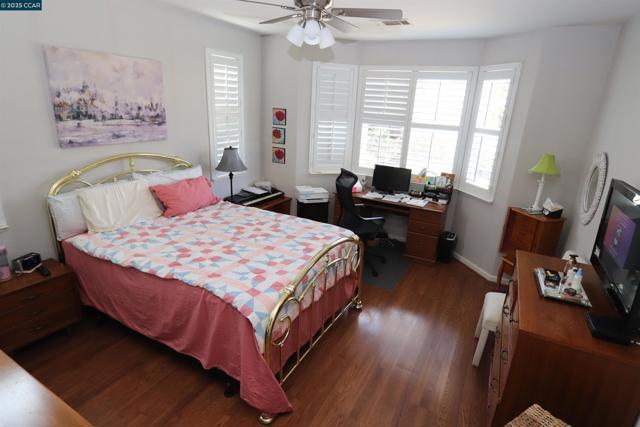 290 Black Amber Way, Brentwood CA: https://media.crmls.org/mediaz/5af2294e-9b0b-4054-80e1-acf1d83e1188.jpg