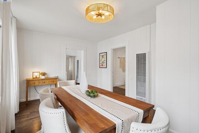 1805 Eagle Ave, Alameda CA: https://media.crmls.org/mediaz/5af2a67f-7abe-492a-a007-d9a85ec79013.jpg