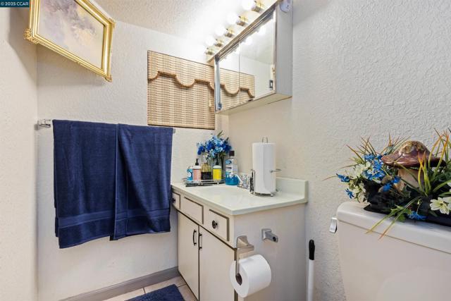 716 Gelston Pl, El Cerrito CA: https://media.crmls.org/mediaz/5af2ab22-bb65-4ee4-a61c-0c7f0a388801.jpg