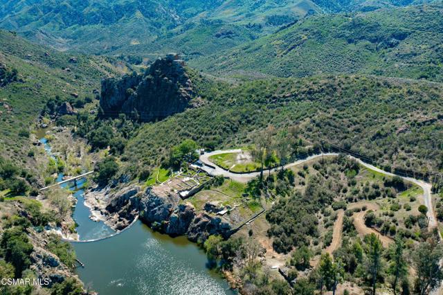 28801 Lakeshore Drive, Agoura Hills CA: https://media.crmls.org/mediaz/5af2b65a-6cfb-41c2-abe6-8eed7ffa5942.jpg