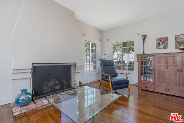 2310 Santa Anita Avenue, Altadena CA: https://media.crmls.org/mediaz/5af2f171-b247-41d9-a776-c40557c0ff69.jpg