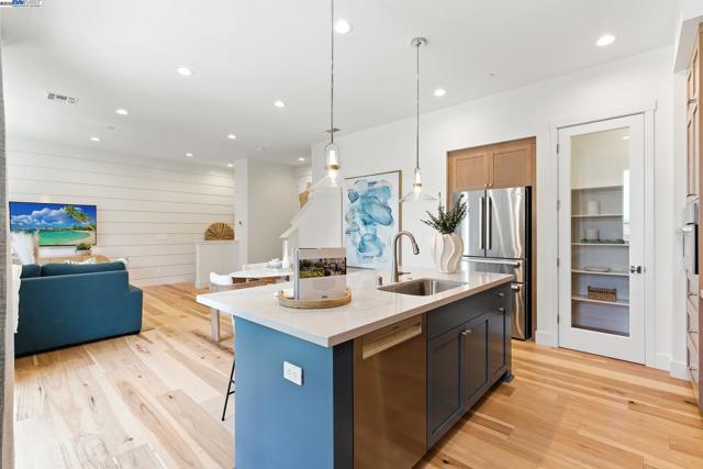 1937 Grand Street, Alameda CA: https://media.crmls.org/mediaz/5af2f7b7-5d16-4b67-8510-6b727d3bb3b6.jpg