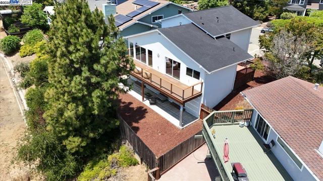 5277 Winifred Dr, Castro Valley CA: https://media.crmls.org/mediaz/5af31bc7-e415-4cf8-aa15-20f79bd284d3.jpg