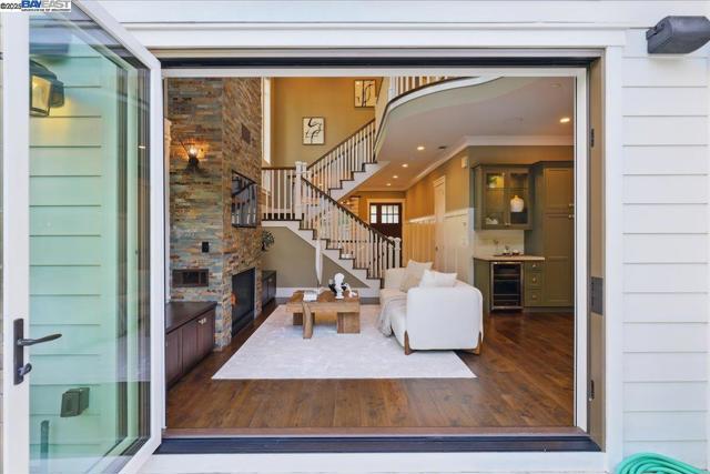16741 Loma St, Los Gatos CA: https://media.crmls.org/mediaz/5af35ff7-5b96-4e78-89d6-2270ea7c22a3.jpg
