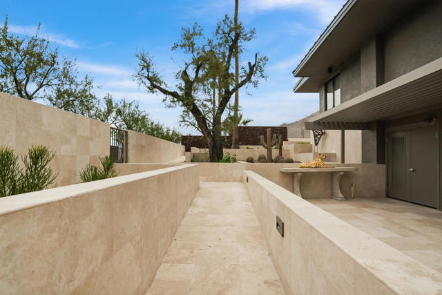 855 W Coronado Avenue, Palm Springs, CA 92262