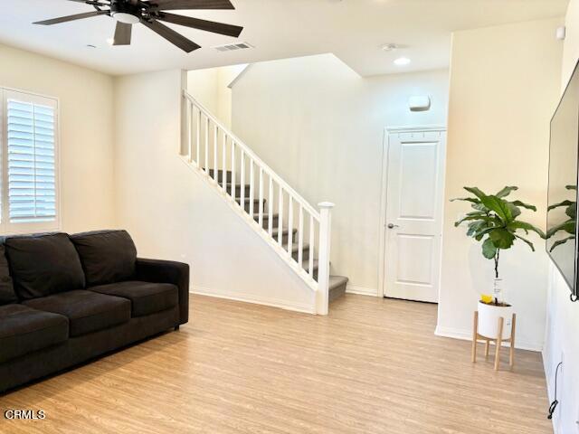 561 Whalen Way, Oxnard CA: https://media.crmls.org/mediaz/5af47837-6cf7-4c8e-bcc8-9227d5a21e6d.jpg
