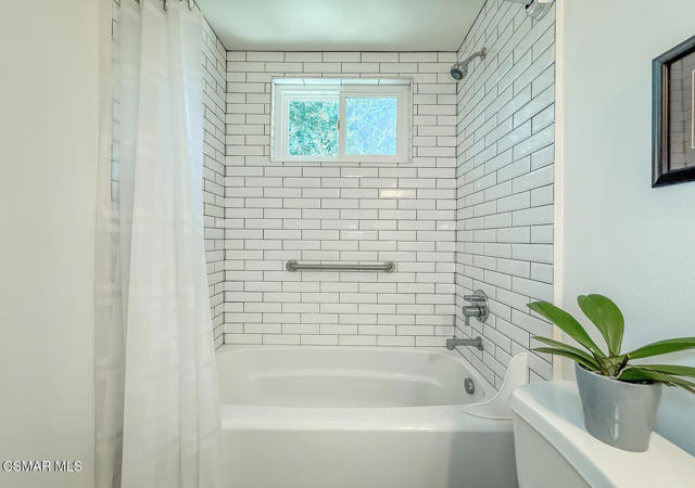 768 Brossard Drive, Thousand Oaks CA: https://media.crmls.org/mediaz/5af499ba-2f04-42e6-93bd-36db16c4aabe.jpg