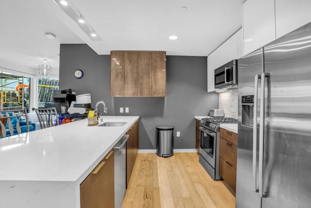 10 Innes Court, San Francisco CA: https://media.crmls.org/mediaz/5af4a72c-eb7d-43ed-9bfb-4bb80bc5fff9.jpg