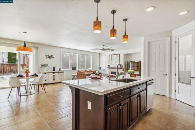 1840 Tanglewood Ln, Brentwood CA: https://media.crmls.org/mediaz/5af4a749-7de6-47f8-a5f4-6b35715d840f.jpg