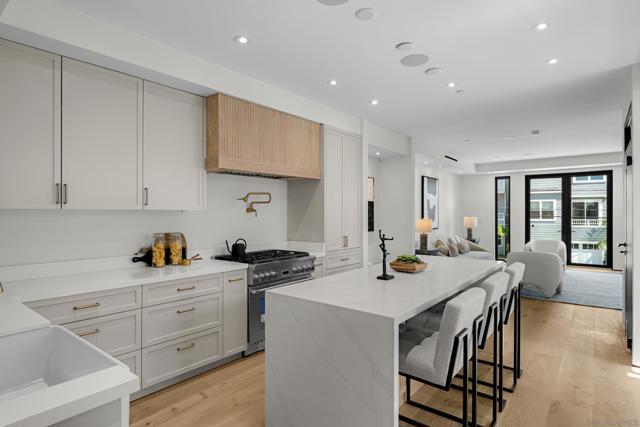 242 Playa Del Norte St, La Jolla CA: https://media.crmls.org/mediaz/5af53f38-9cf1-4d9f-9d0a-43fb97800eb9.jpg
