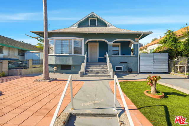 547 N St Louis Street, Los Angeles CA: https://media.crmls.org/mediaz/5af5427c-0307-48c6-920b-9ad34c6c97ab.jpg