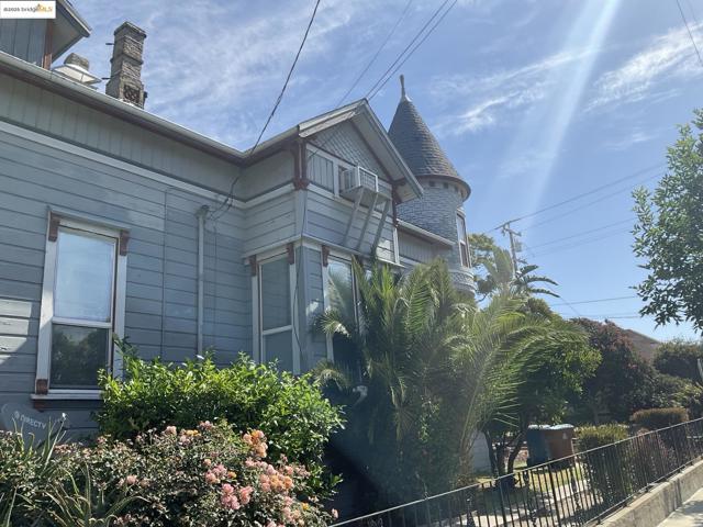 512 E St., Antioch CA: https://media.crmls.org/mediaz/5af55eac-4f97-4c60-82a1-a88c8aed06d4.jpg