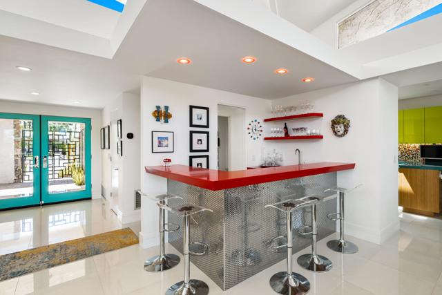 1380 Malaga Circle, Palm Springs CA: https://media.crmls.org/mediaz/5af5edd4-1330-4d06-8a7c-b9b8c6e51278.jpg