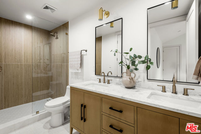 11840 Juniette Street, Culver City CA: https://media.crmls.org/mediaz/5af61d03-5956-413e-907f-0db6ec84d570.jpg