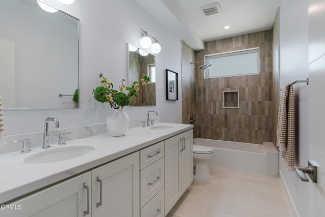3870 W Point Drive, Los Angeles CA: https://media.crmls.org/mediaz/5af686e1-bc35-41d7-a3fb-367d23880f4c.jpg