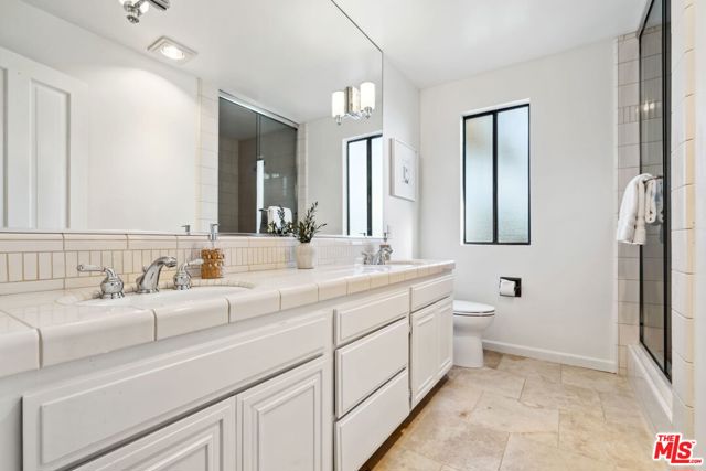 8105 Buena Fortuna Street, Carpinteria CA: https://media.crmls.org/mediaz/5af6f304-f5d6-465c-8189-e48eb88dd270.jpg
