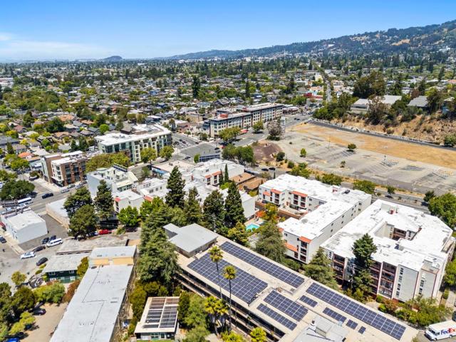 288 Whitmore Street, Oakland CA: https://media.crmls.org/mediaz/5af7379c-a969-49f4-bad7-b63daa072d8e.jpg