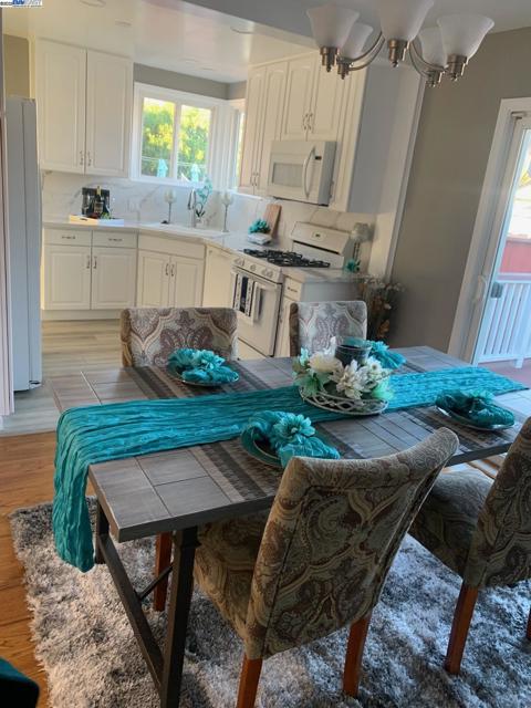 808 Martin Blvd, San Leandro CA: https://media.crmls.org/mediaz/5af75cce-4d8f-45b9-b635-e9e7c50f006b.jpg