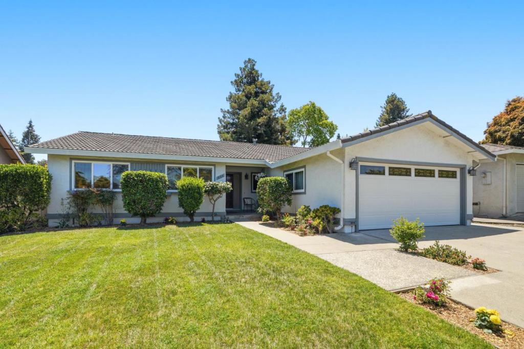 884 Forest Ridge Drive