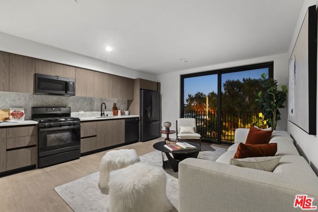 4506 Dockweiler Street, Los Angeles CA: https://media.crmls.org/mediaz/5af7aac0-72b0-455c-be31-b61c1abd7a7b.jpg