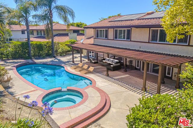 3926 Corte Cancion, Thousand Oaks CA: https://media.crmls.org/mediaz/5af859a7-471d-4d42-8f34-f76c9ac30df0.jpg