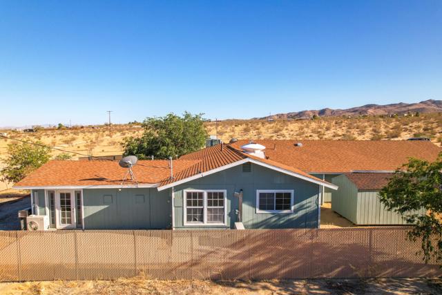 55540 Shannon Road, Landers CA: https://media.crmls.org/mediaz/5af99d98-3981-4741-bed6-c5549c64e889.jpg
