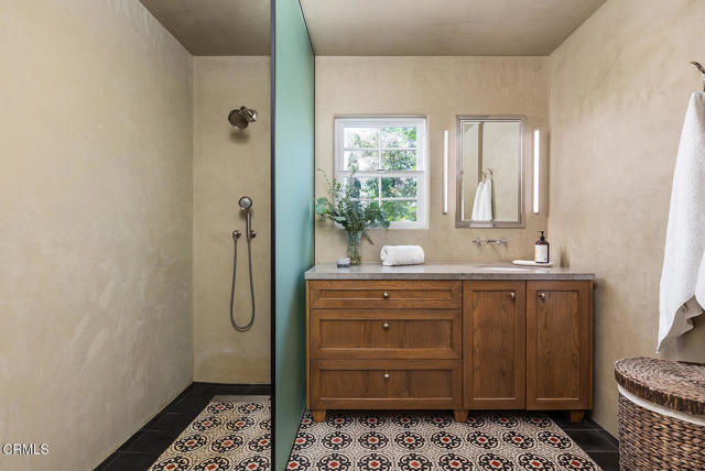 3255 Castera Avenue, Glendale CA: https://media.crmls.org/mediaz/5af9ca80-a5cd-454d-912e-4a7f85088bb6.jpg