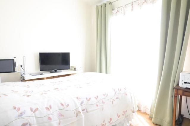 1220 Tasman Drive, Sunnyvale CA: https://media.crmls.org/mediaz/5af9d1ab-6cf3-4df7-94d5-0d9c0a8bdeec.jpg