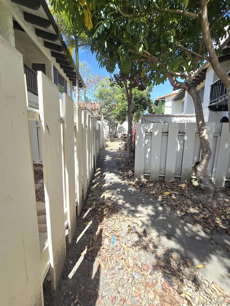 4044 Loma Riviera Cir - photo 18