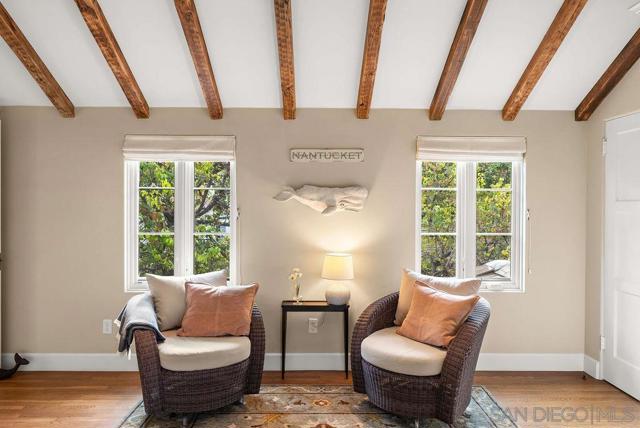 7725 Whitefield Pl, La Jolla CA: https://media.crmls.org/mediaz/5afa5b94-ee23-43a3-8dcf-7df64db97577.jpg