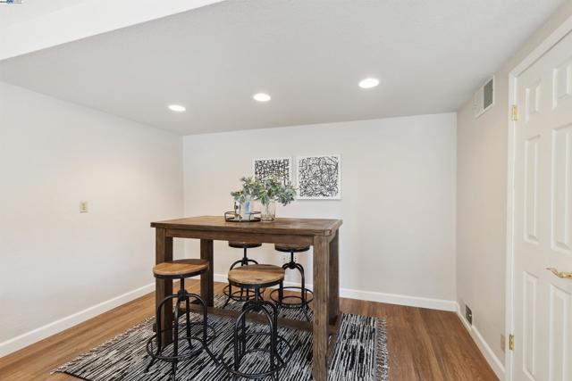2632 Campeche Ct, San Ramon CA: https://media.crmls.org/mediaz/5afd144a-81ce-4c24-a54a-129a312c0f5d.jpg