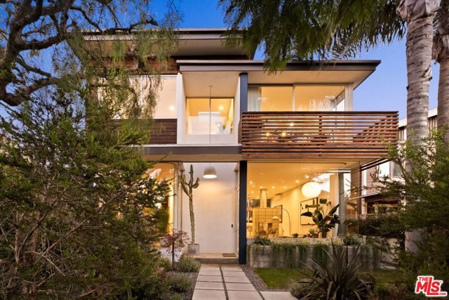 764 Nowita Place photo 1