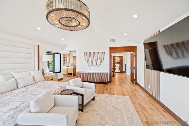 6675 Caminito Lindrick, La Jolla CA: https://media.crmls.org/mediaz/5afe3a69-cc71-4479-9ead-4eac955fbfcc.jpg