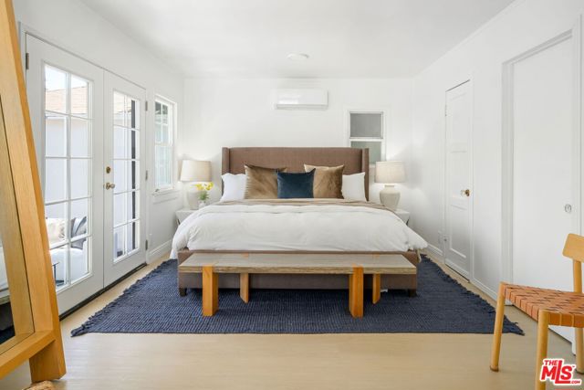 3340 Cardiff Avenue, Los Angeles CA: https://media.crmls.org/mediaz/5afe95ae-185b-404e-8867-1016a44d2c06.jpg