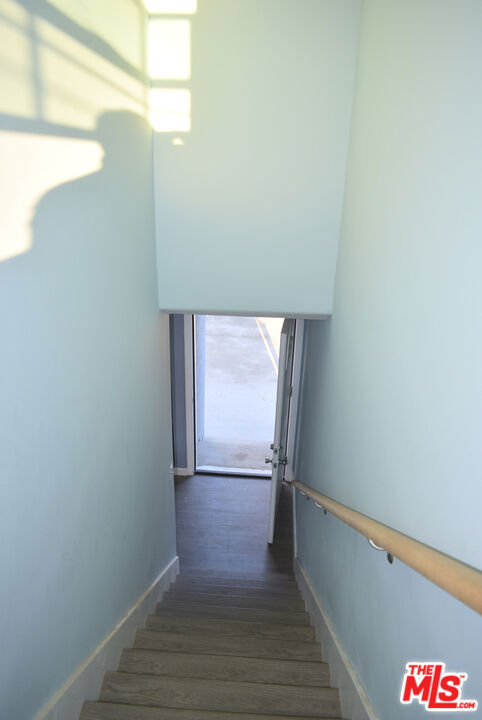 605 W 47th Street, Los Angeles CA: https://media.crmls.org/mediaz/5afeb6f4-5501-4748-919c-5c48356b81c4.jpg