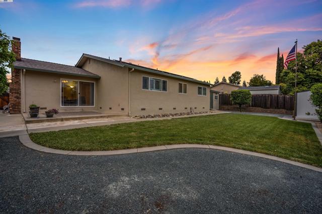 2845 Briarwood Dr, Livermore CA: https://media.crmls.org/mediaz/5afec9c2-16c7-4055-b8f5-cd9518760f8c.jpg