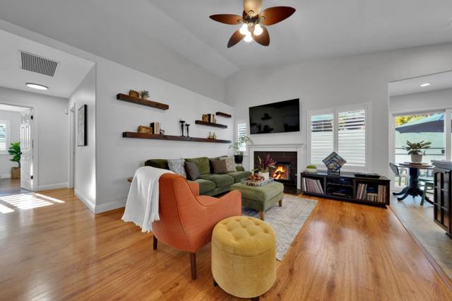 865 Valley Oak Drive, Hollister CA: https://media.crmls.org/mediaz/5aff0cd4-9ccd-4076-9a27-469d660123ca.jpg