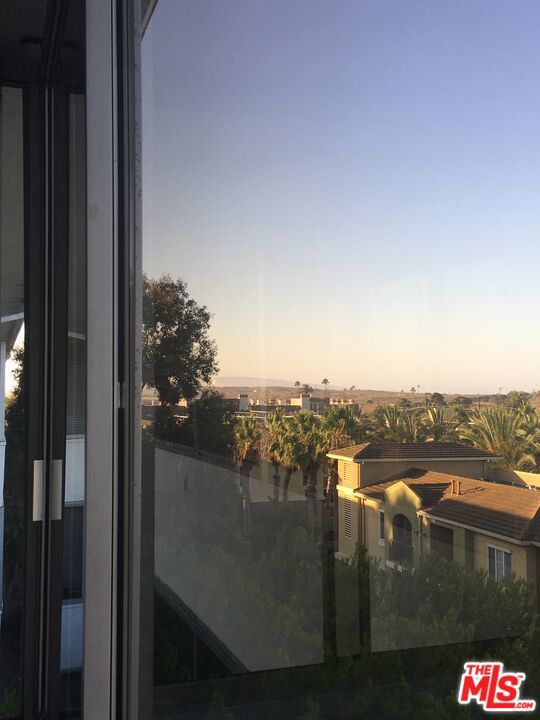 https://media.crmls.org/mediaz/5aff9fd6-6195-44c8-b7c9-f0b22c958dc8.jpg?preset=X-Large